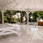Cozy Two Bedroom In Caesar & Spa, Long