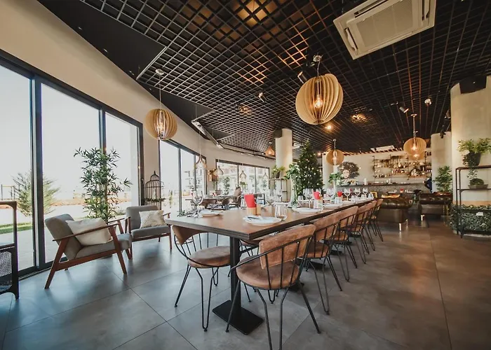 Cozy Two Bedroom In Caesar & Spa, Long