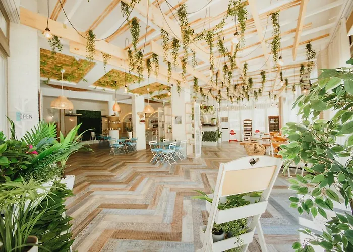 Cozy Two Bedroom In Caesar & Spa, Long *