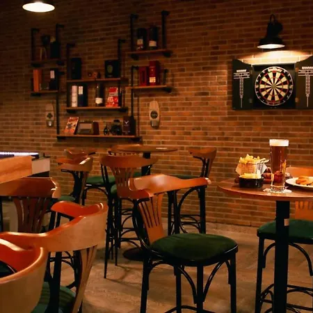 Cozy Two Bedroom In Caesar & Spa, Long *