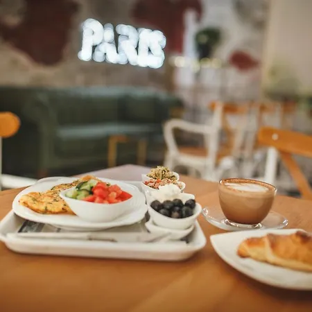 Cozy Two Bedroom In Caesar & Spa, Long