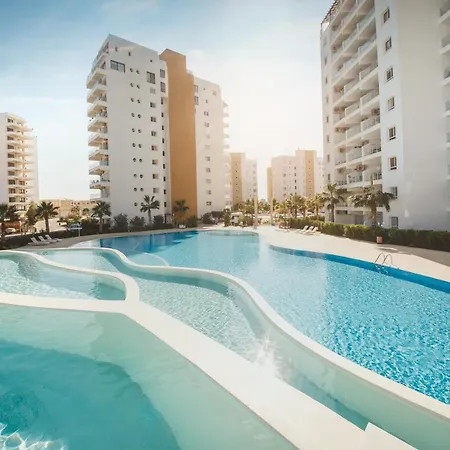 Cozy Two Bedroom In Caesar & Spa, Long *