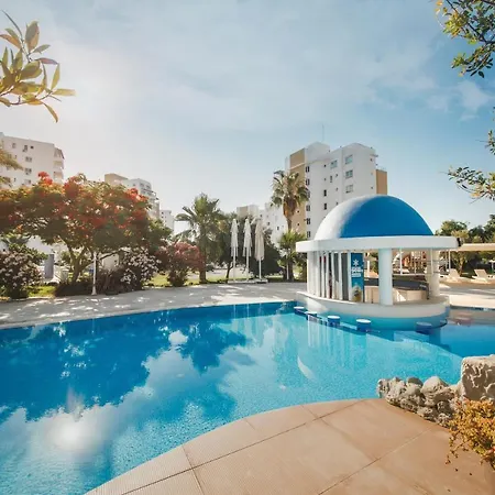 Cozy Two Bedroom In Caesar & Spa, Long