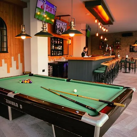 Cozy Two Bedroom In Caesar & Spa, Long