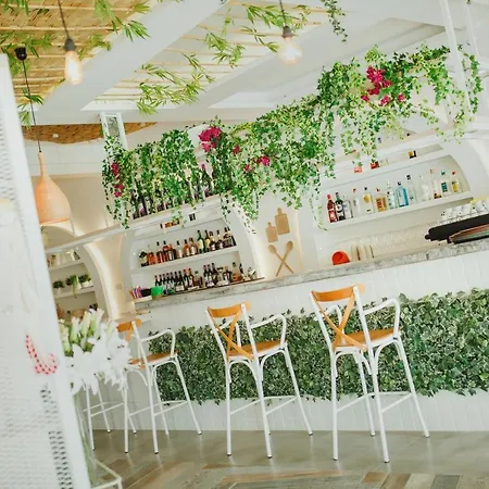 Cozy Two Bedroom In Caesar & Spa, Long Διαμέρισμα *