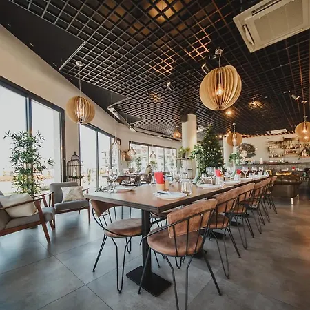 Cozy Two Bedroom In Caesar & Spa, Long