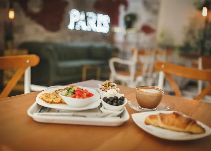 Cozy Two Bedroom In Caesar & Spa, Long