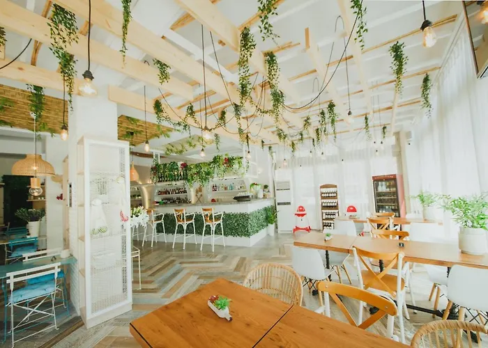 Cozy Two Bedroom In Caesar & Spa, Long *